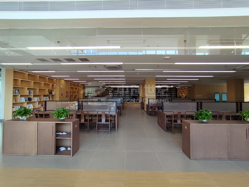 深職院圖書(shū)館-(3).jpg